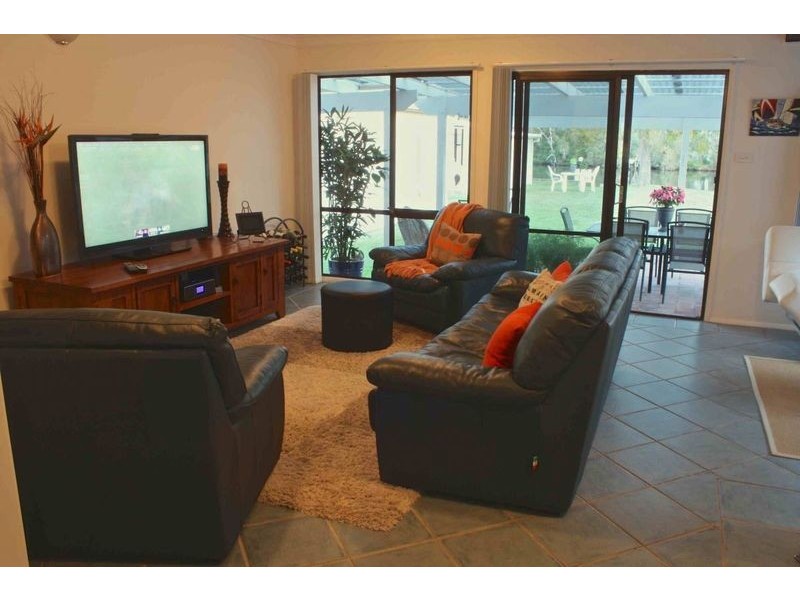 202 Geoffrey Rd, Chittaway Point NSW 2261