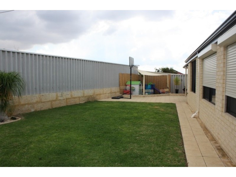 4 Nenagh Close, Windsor Hills, Orelia WA 6167