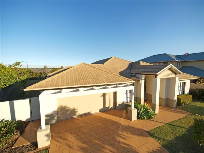8 Grebe Circuit, North Lakes QLD 4509