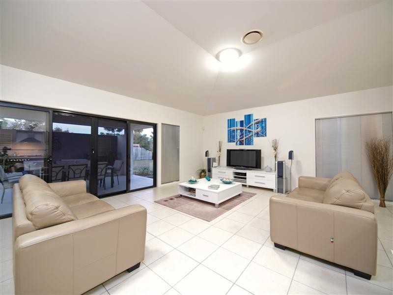 8 Grebe Circuit, North Lakes QLD 4509