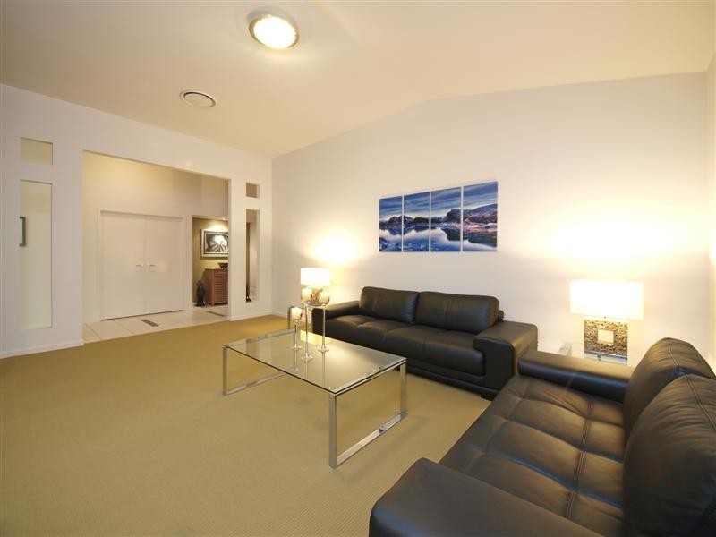 8 Grebe Circuit, North Lakes QLD 4509