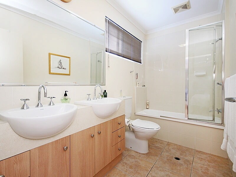 8/9 Railway Ave, Indooroopilly QLD 4068