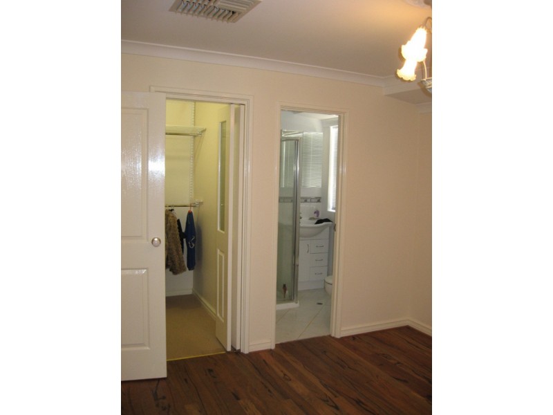 5 Janeville Place, South Guildford WA 6055