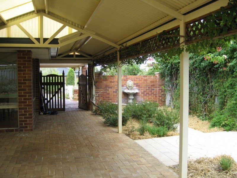 5 Janeville Place, South Guildford WA 6055