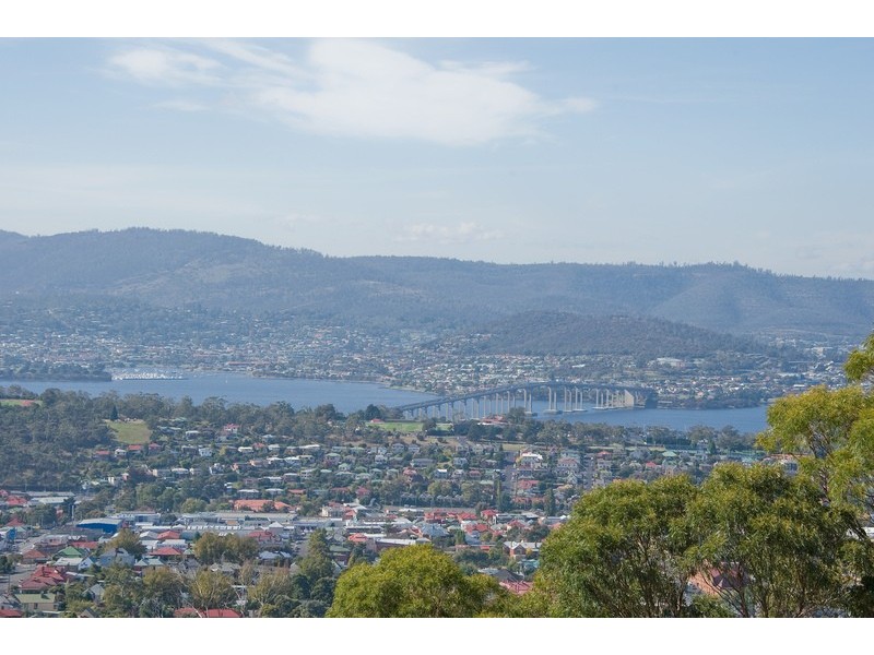 28 Fielding Drive, West Hobart TAS 7000