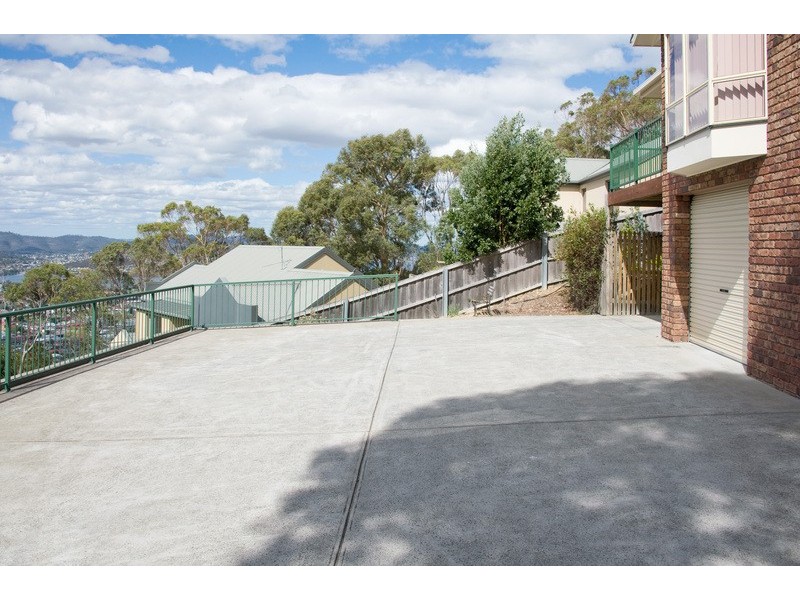 28 Fielding Drive, West Hobart TAS 7000