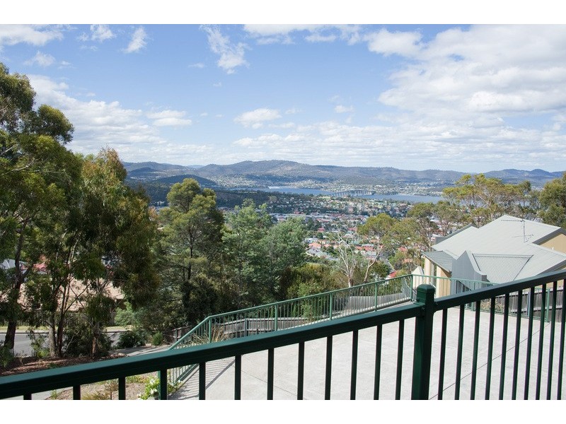 28 Fielding Drive, West Hobart TAS 7000