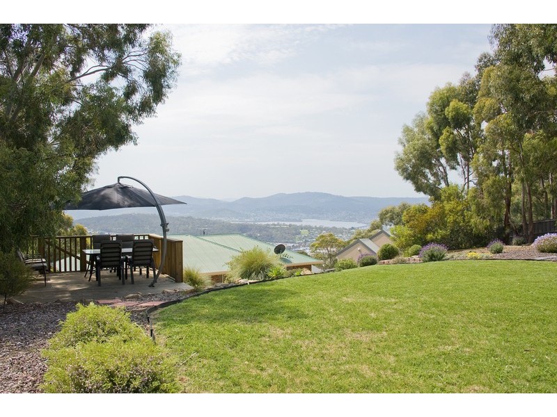 28 Fielding Drive, West Hobart TAS 7000