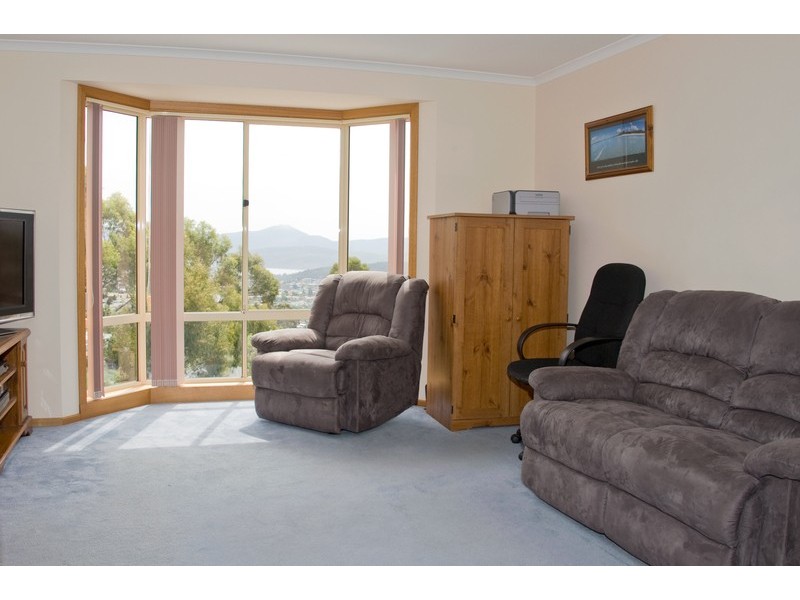 28 Fielding Drive, West Hobart TAS 7000