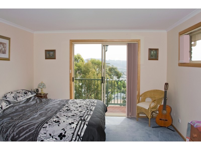 28 Fielding Drive, West Hobart TAS 7000