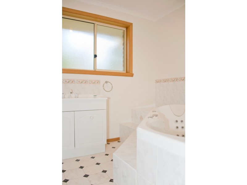 28 Fielding Drive, West Hobart TAS 7000