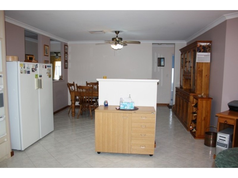 11 Bonnydoon Court, Cooloongup WA 6168