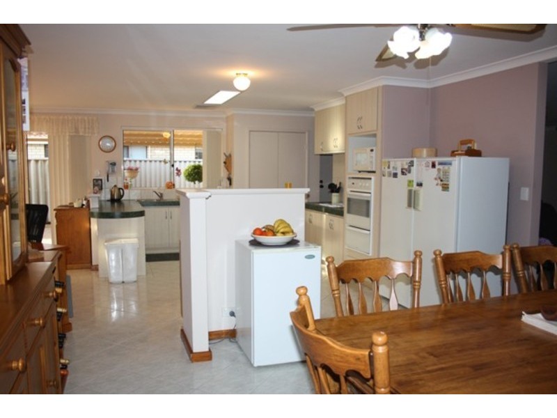 11 Bonnydoon Court, Cooloongup WA 6168