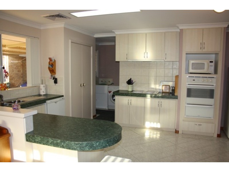 11 Bonnydoon Court, Cooloongup WA 6168