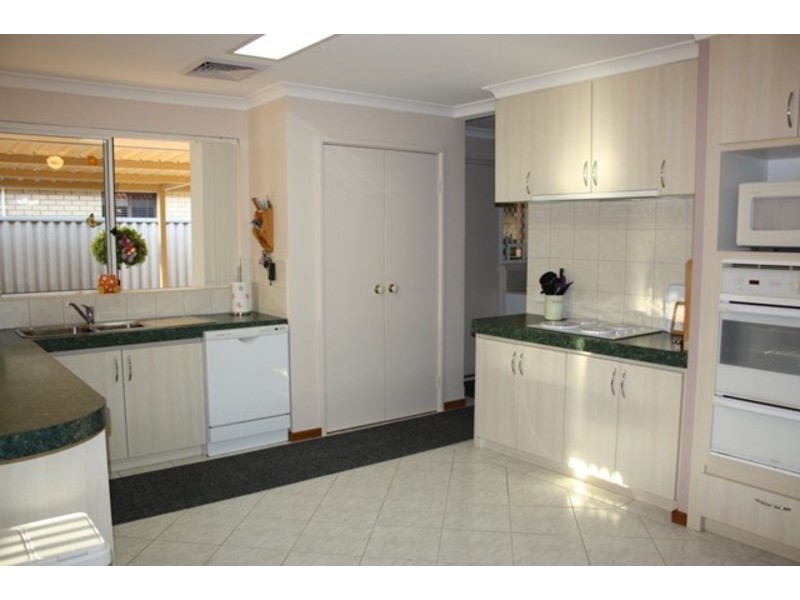 11 Bonnydoon Court, Cooloongup WA 6168