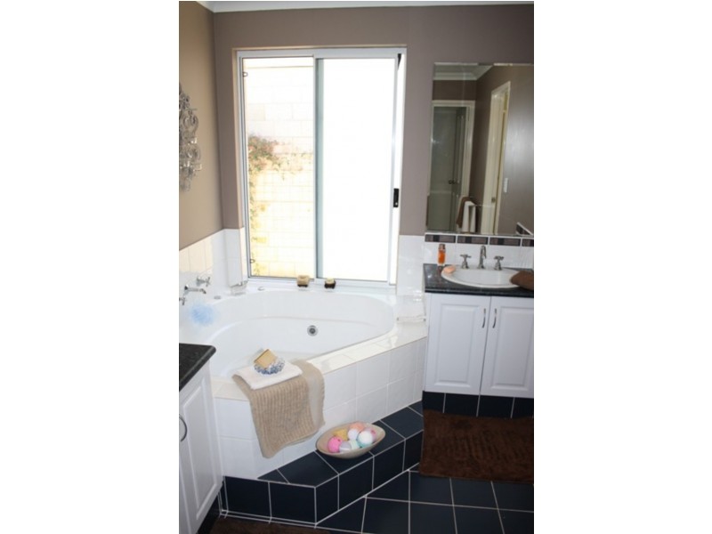 56 Avalon Road, Australind WA 6233