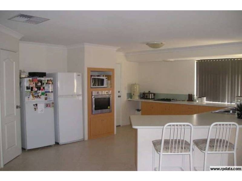 18 Overdene Pass, Banksia Grove WA 6031