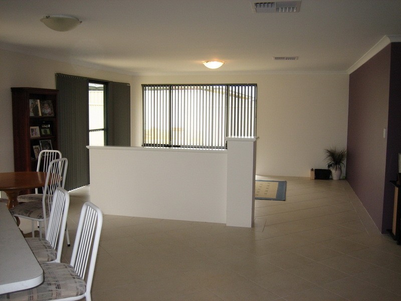 18 Overdene Pass, Banksia Grove WA 6031