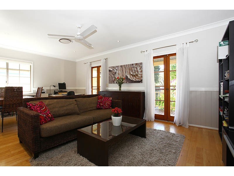103 Dewar Terrace, Sherwood QLD 4075