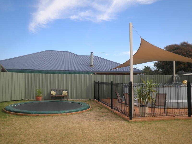 97 Sheraton Rd, Dubbo NSW 2830