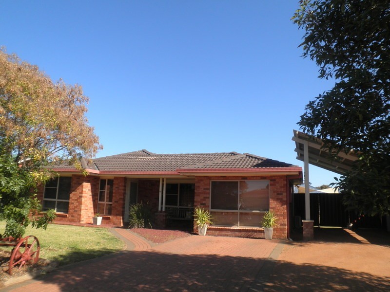 97 Sheraton Rd, Dubbo NSW 2830
