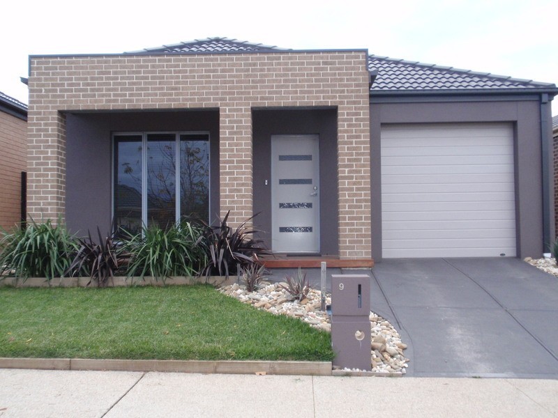 9 Elsternwick Street, Caroline Springs VIC 3023