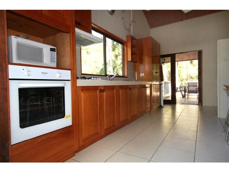 2 Oak Beach Road, Oak Beach QLD 4877