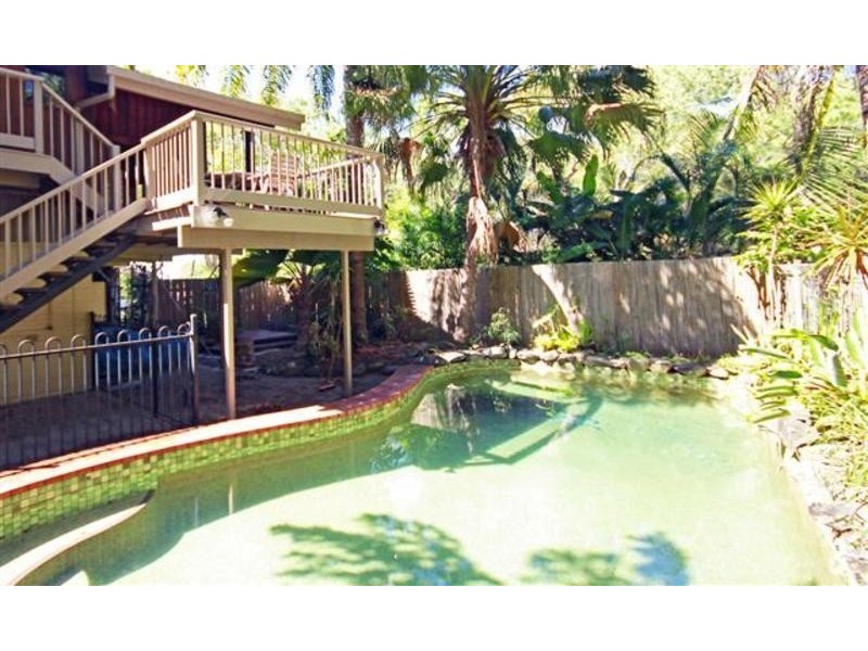 2 Oak Beach Road, Oak Beach QLD 4877