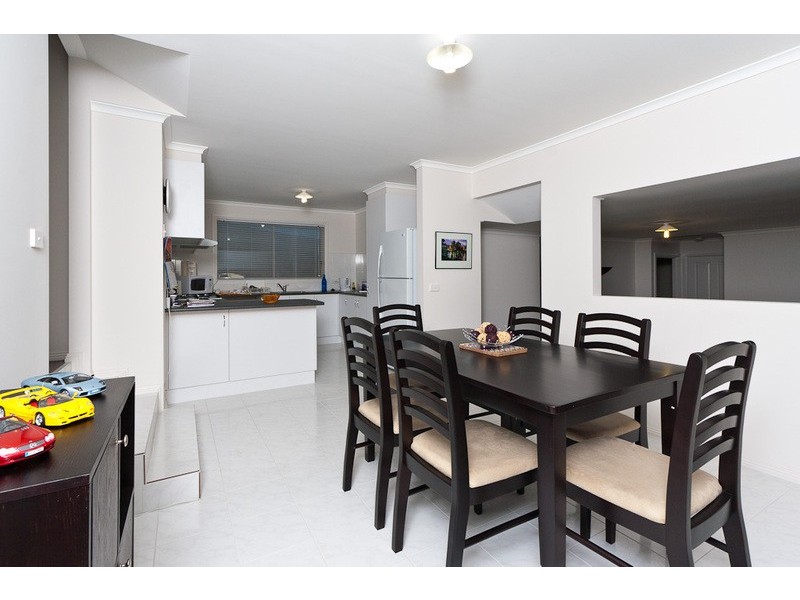 8 Johnsons Place, Pakenham VIC 3810