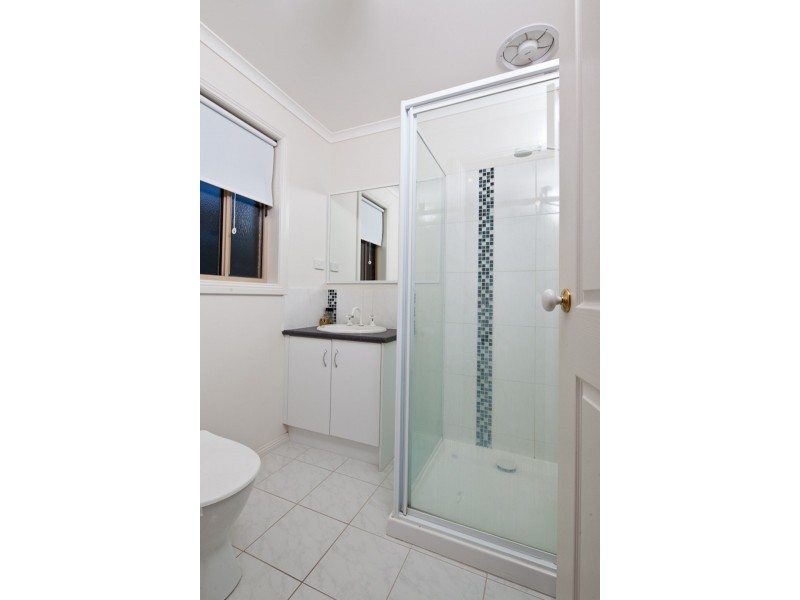 8 Johnsons Place, Pakenham VIC 3810
