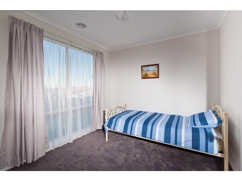 8 Johnsons Place, Pakenham VIC 3810