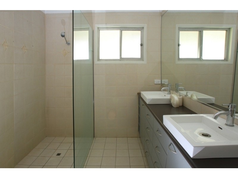 35 Mallawa Drive, Palm Beach QLD 4221