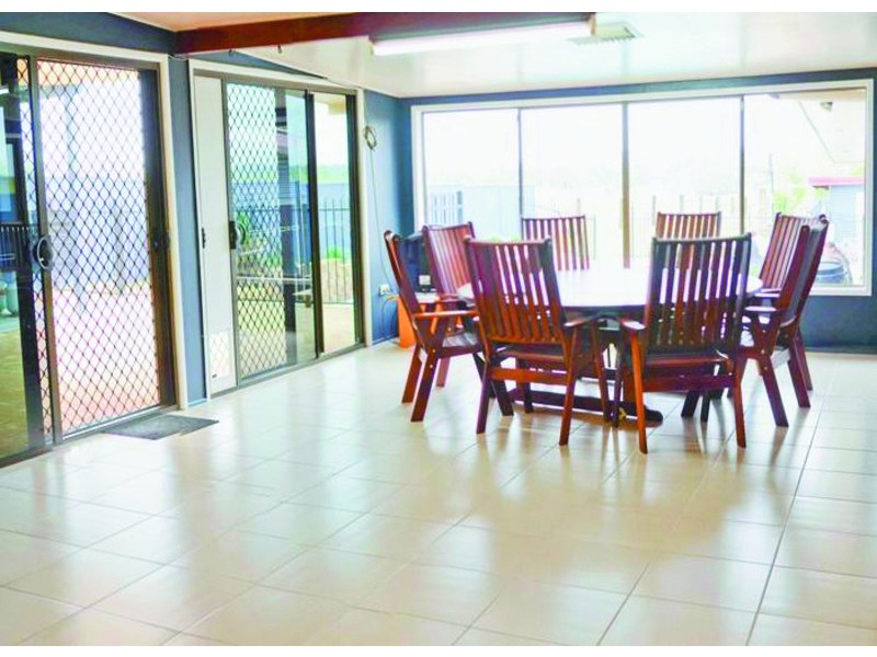 2 Laurison Street, Gin Gin QLD 4671
