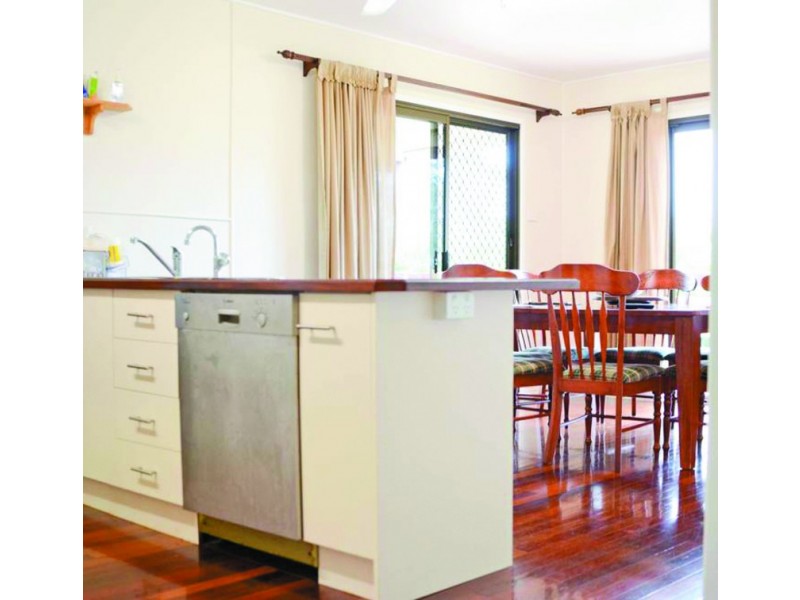 2 Laurison Street, Gin Gin QLD 4671