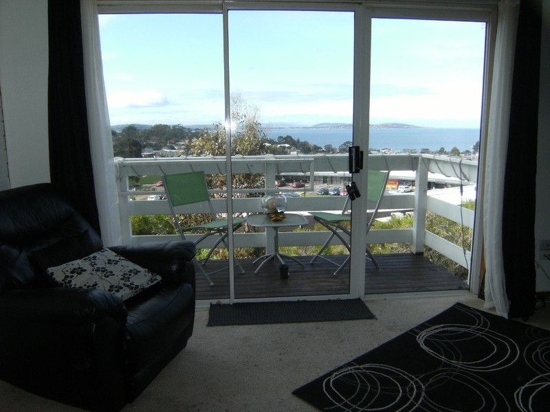 2/6 Opal Drive, Blackmans Bay TAS 7052