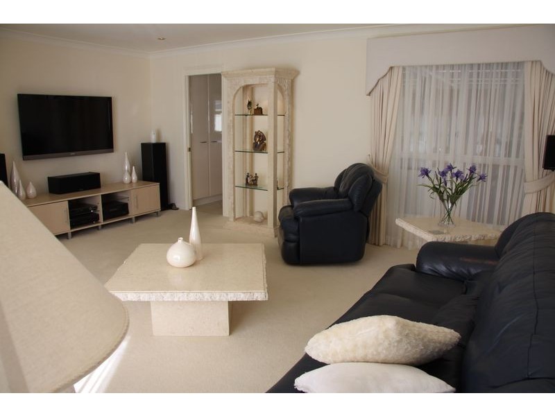 6 Brent Close, Watanobbi NSW 2259