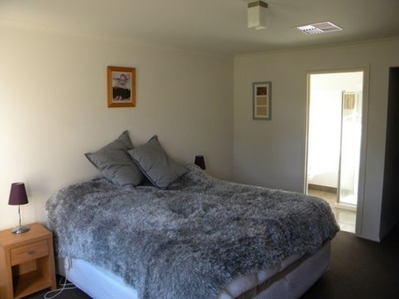 17  Jacob Street, Burrumbuttock NSW 2642