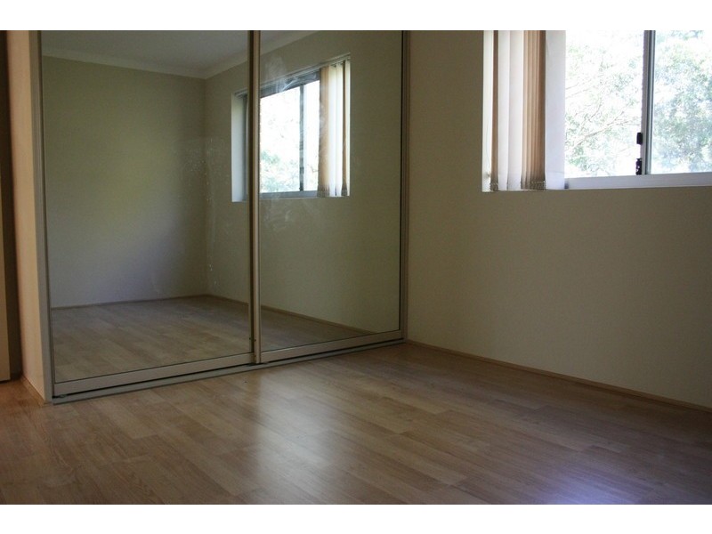 4/12 Meadow Cres, Meadowbank NSW 2114