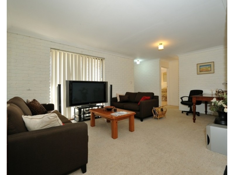 1 Varley Crescent, Cooloongup WA 6168