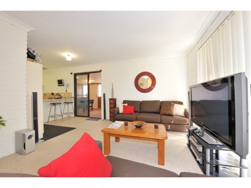 1 Varley Crescent, Cooloongup WA 6168