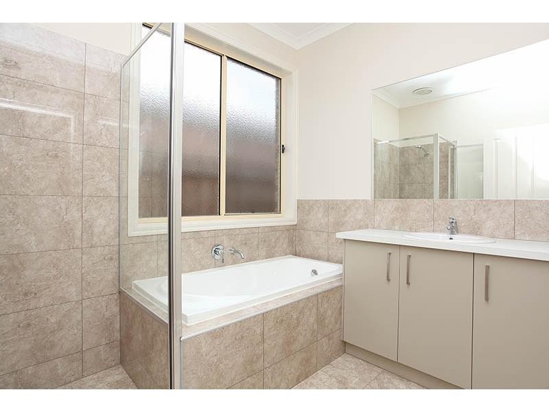 1/9 Eliza Grove, Wyndham Vale VIC 3024