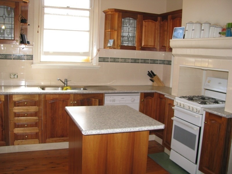 14 Macleay Street, Turvey Park NSW 2650