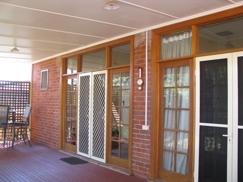 14 Macleay Street, Turvey Park NSW 2650