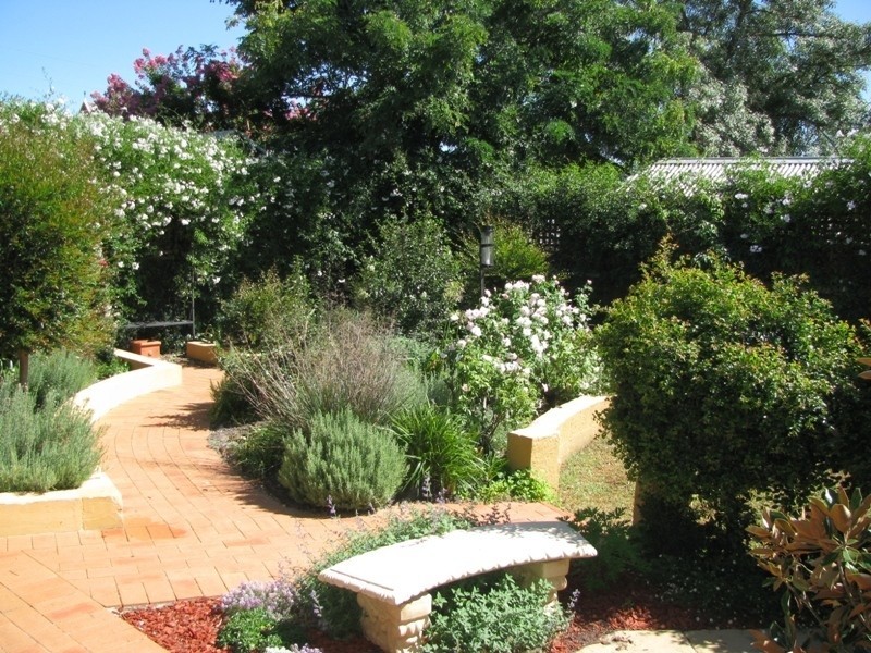 14 Macleay Street, Turvey Park NSW 2650