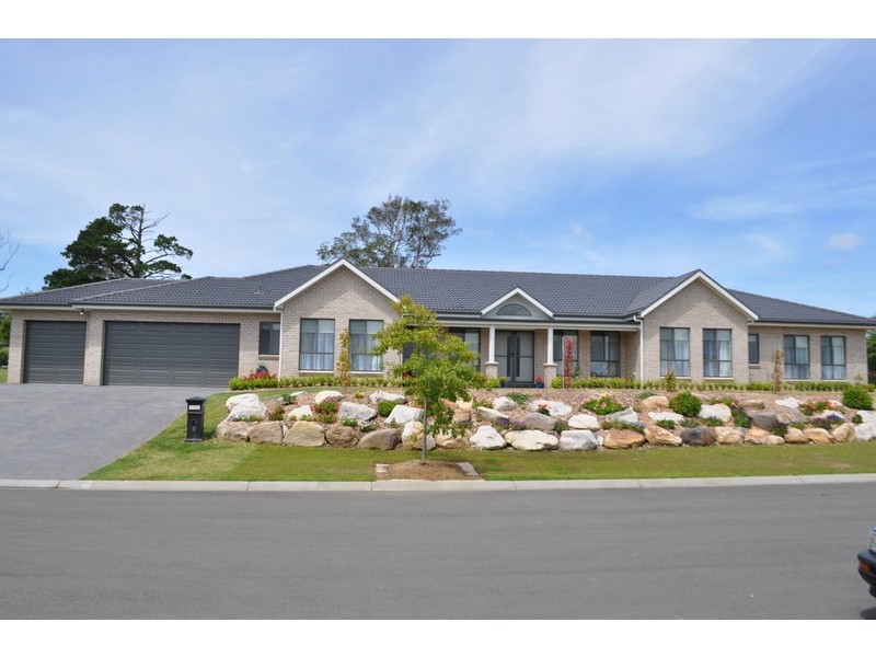 8 Ardross Ave, Bundanoon NSW 2578