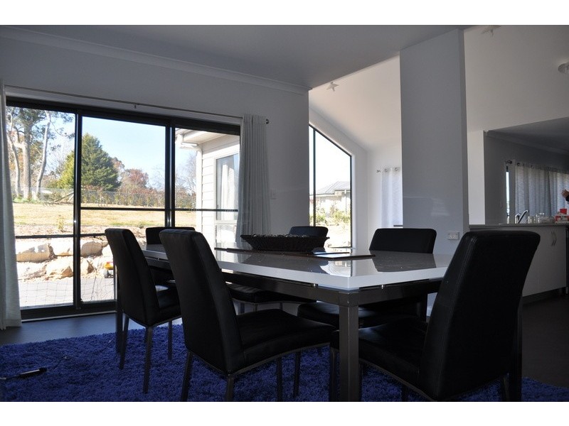 8 Ardross Ave, Bundanoon NSW 2578