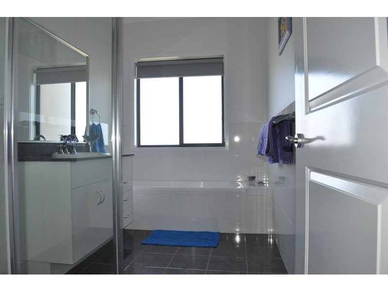 8 Ardross Ave, Bundanoon NSW 2578