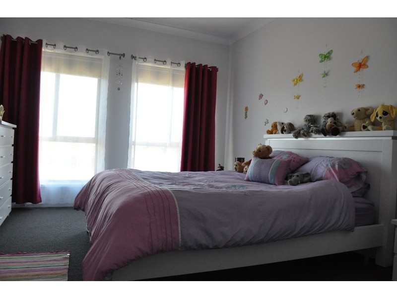8 Ardross Ave, Bundanoon NSW 2578