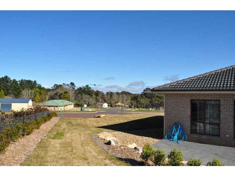 8 Ardross Ave, Bundanoon NSW 2578