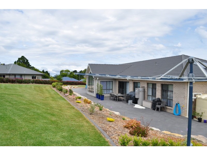 8 Ardross Ave, Bundanoon NSW 2578